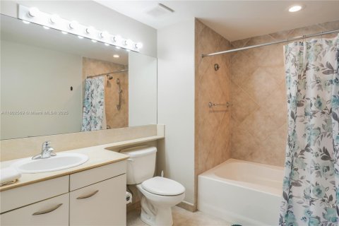 Купить кондоминиум в Халландейл-Бич, Флорида 2 спальни, 117.06м2, № 2002480 - фото 12