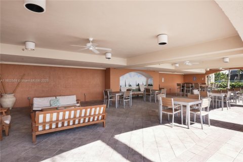 Купить кондоминиум в Халландейл-Бич, Флорида 2 спальни, 117.06м2, № 2002480 - фото 28