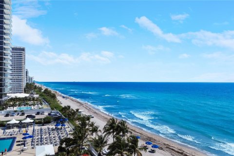 Кондоминиум с 2 спальнями в Халландейл-Бич, Флорида № 2002480