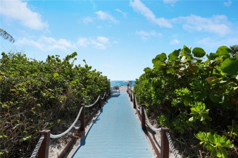 Купить кондоминиум в Халландейл-Бич, Флорида 2 спальни, 117.06м2, № 2002480 - фото 26