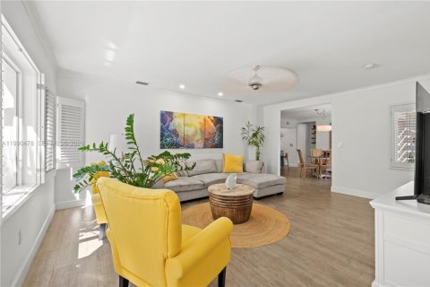 Casa en venta en Miami, Florida, 3 dormitorios, 140.65 m2 № 2057341 - foto 6