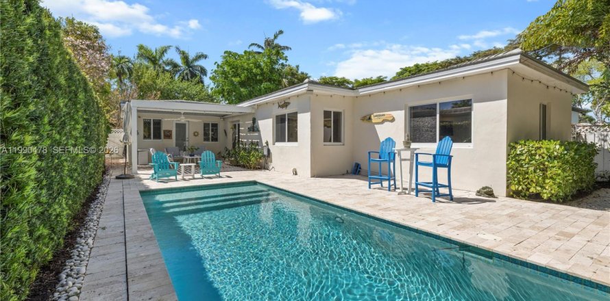 Casa en Miami, Florida 3 dormitorios, 140.65 m2 № 2057341