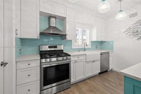 Casa en venta en Miami, Florida, 3 dormitorios, 140.65 m2 № 2057341 - foto 9