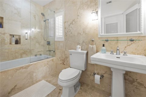 Casa en venta en Miami, Florida, 3 dormitorios, 140.65 m2 № 2057341 - foto 16