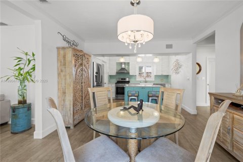 Casa en venta en Miami, Florida, 3 dormitorios, 140.65 m2 № 2057341 - foto 13