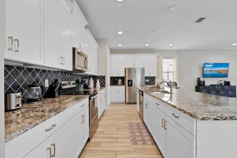 Casa en venta en Kissimmee, Florida, 9 dormitorios, 405.33 m2 № 1631003 - foto 6