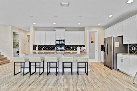 Casa en venta en Kissimmee, Florida, 9 dormitorios, 405.33 m2 № 1631003 - foto 4