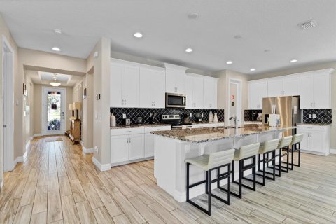 Casa en venta en Kissimmee, Florida, 9 dormitorios, 405.33 m2 № 1631003 - foto 5