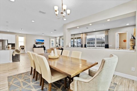 Casa en venta en Kissimmee, Florida, 9 dormitorios, 405.33 m2 № 1631003 - foto 9