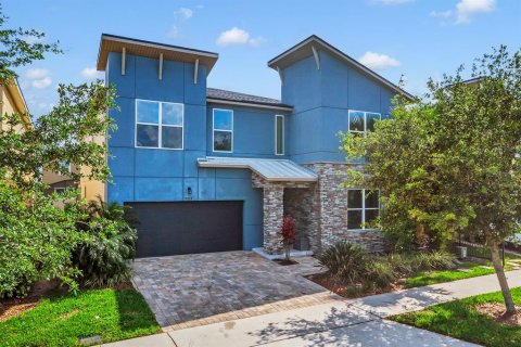 Casa en venta en Kissimmee, Florida, 9 dormitorios, 405.33 m2 № 1631003 - foto 1