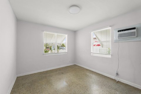 Propiedad comercial en venta en West Palm Beach, Florida, 107.02 m2 № 2168069 - foto 5