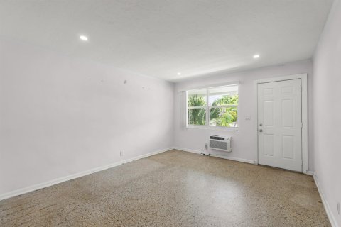 Propiedad comercial en venta en West Palm Beach, Florida, 107.02 m2 № 2168069 - foto 3