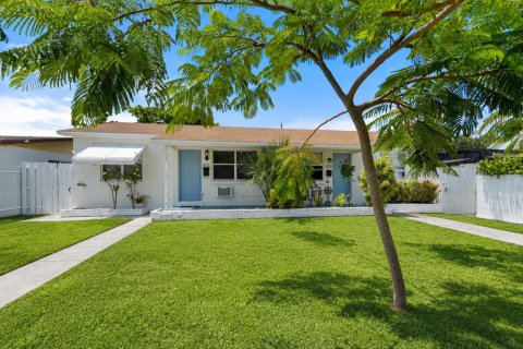 Propiedad comercial en West Palm Beach, Florida 107.02 m2 № 2168069