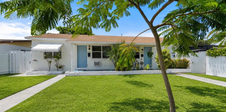 Propiedad comercial en West Palm Beach, Florida 107.02 m2 № 2168069