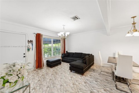 House in Miami, Florida 4 bedrooms, 125.42 sq.m. № 1790843 - photo 5