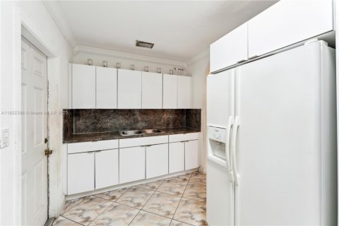 House in Miami, Florida 4 bedrooms, 125.42 sq.m. № 1790843 - photo 8