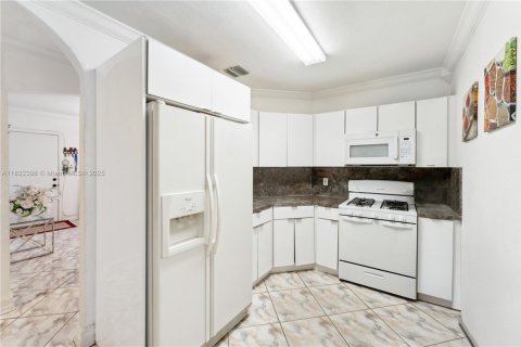 House in Miami, Florida 4 bedrooms, 125.42 sq.m. № 1790843 - photo 7