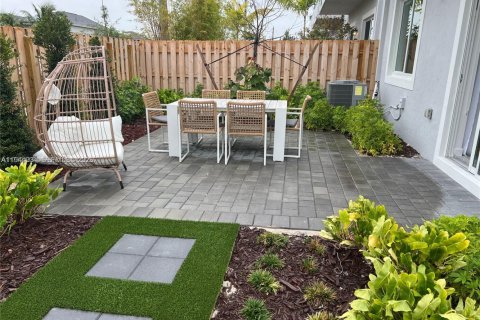 Touwnhouse à louer à Homestead, Floride: 4 chambres, 167.6 m2 № 2001434 - photo 5