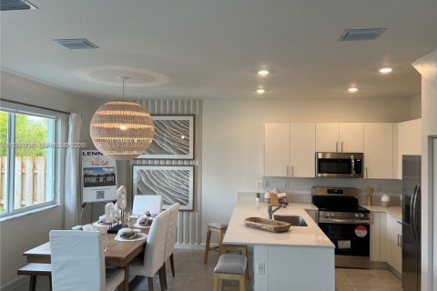 Touwnhouse à louer à Homestead, Floride: 4 chambres, 167.6 m2 № 2001434 - photo 13