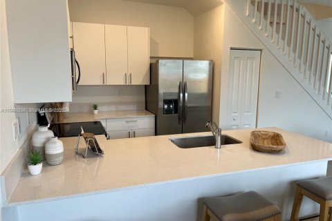 Touwnhouse à louer à Homestead, Floride: 4 chambres, 167.6 m2 № 2001434 - photo 11