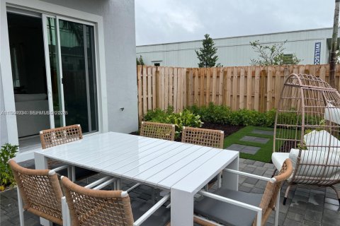 Touwnhouse à louer à Homestead, Floride: 4 chambres, 167.6 m2 № 2001434 - photo 7