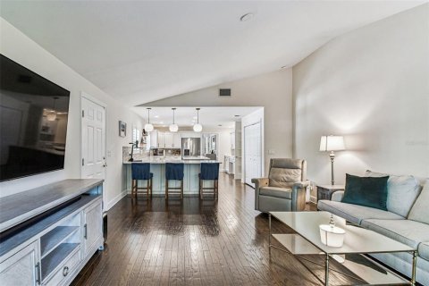 Villa ou maison à louer à Tampa, Floride: 4 chambres, 217.02 m2 № 2115380 - photo 12