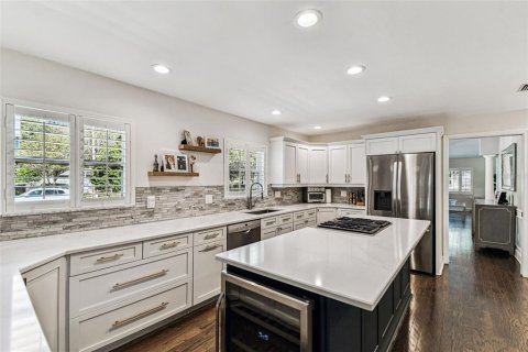 Villa ou maison à louer à Tampa, Floride: 4 chambres, 217.02 m2 № 2115380 - photo 9