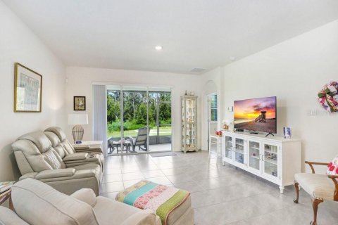 House in Plant City, Florida 3 bedrooms, 140.56 sq.m. № 1886813 - photo 5