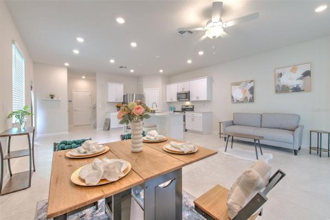 Townhouse in Land O' Lakes, Florida 3 bedrooms, 168.9 sq.m. № 2155987 - photo 21