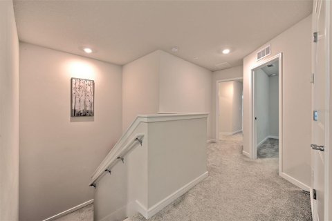 Townhouse in Land O' Lakes, Florida 3 bedrooms, 168.9 sq.m. № 2155987 - photo 24