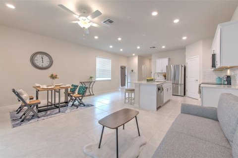 Townhouse in Land O' Lakes, Florida 3 bedrooms, 168.9 sq.m. № 2155987 - photo 20