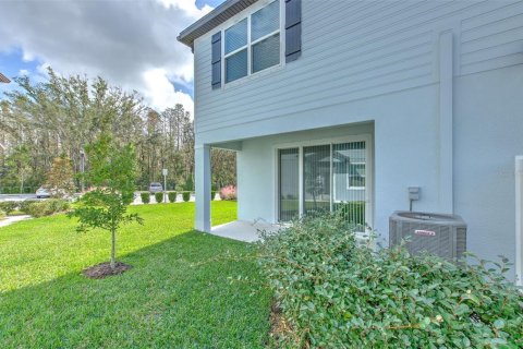 Townhouse in Land O' Lakes, Florida 3 bedrooms, 168.9 sq.m. № 2155987 - photo 9
