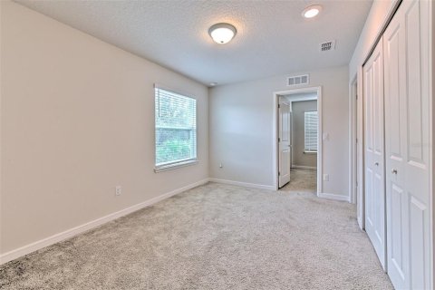 Townhouse in Land O' Lakes, Florida 3 bedrooms, 168.9 sq.m. № 2155987 - photo 25