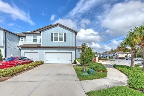 Townhouse in Land O' Lakes, Florida 3 bedrooms, 168.9 sq.m. № 2155987