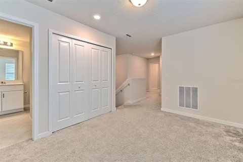 Townhouse in Land O' Lakes, Florida 3 bedrooms, 168.9 sq.m. № 2155987 - photo 27