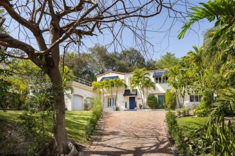 House in Miami, Florida 5 bedrooms, 303.88 sq.m. № 2042617 - photo 3