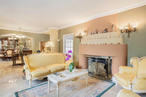 House in Miami, Florida 5 bedrooms, 303.88 sq.m. № 2042617 - photo 6