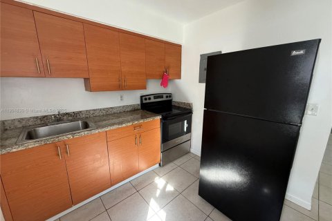 Casa en alquiler en North Miami, Florida, 1 dormitorio, 37.16 m2 № 1955852 - foto 11