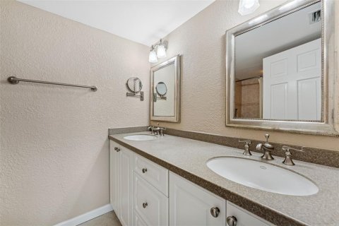 Condo in Saint Petersburg, Florida, 2 bedrooms  № 1816744 - photo 19