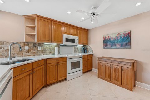Condo in Saint Petersburg, Florida, 2 bedrooms  № 1816744 - photo 30