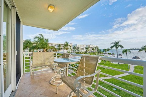 Condo in Saint Petersburg, Florida, 2 bedrooms  № 1816744 - photo 5