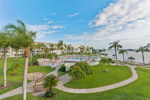 Condo in Saint Petersburg, Florida, 2 bedrooms  № 1816744 - photo 7