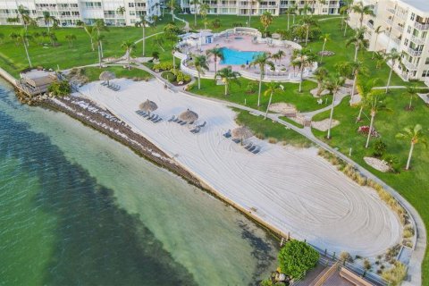 Condo in Saint Petersburg, Florida, 2 bedrooms  № 1816744 - photo 9