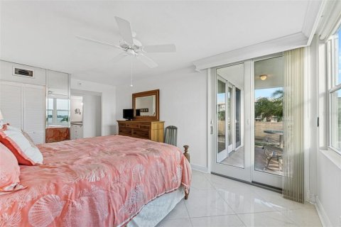 Condo in Saint Petersburg, Florida, 2 bedrooms  № 1816744 - photo 17