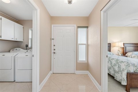 Condo in Saint Petersburg, Florida, 2 bedrooms  № 1816744 - photo 25