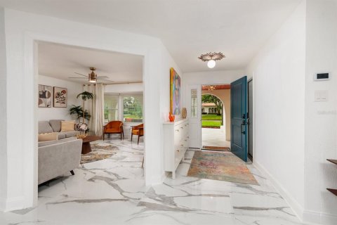 Купить виллу или дом в Сент-Питерсберг, Флорида 9 комнат, 209.49м2, № 2091846 - фото 11