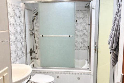 Copropriété à vendre à Aventura, Floride: 1 chambre, 91.97 m2 № 2414543 - photo 18