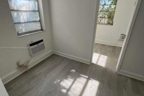 Villa ou maison à louer à Miami, Floride: 2 chambres № 1974301 - photo 12