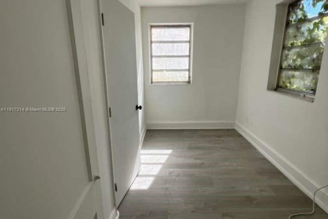 Villa ou maison à louer à Miami, Floride: 2 chambres № 1974301 - photo 4