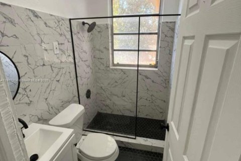 Villa ou maison à louer à Miami, Floride: 2 chambres № 1974301 - photo 1